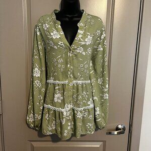 Women's Green & White Floral Blouse 2X